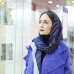 Hadis Fouladvand Instagram - چطور ميشود به يک پروانه تبديل شد؟ بايد آنقدر آرزو و اشتياق پرواز داشته باشی كه ديگر دلت نخواهد كرم باقی بمانی! اما زخم‌ های التيام نيافته ‌ی زندگی همچون چسب به ديواره قصه ‌ی زندگی هر شخص چنان می‌چسبد كه به او اجازه خروج از محدوده مشخص قصه هايش را نمی‌ دهد. تا زخم‌های خود را شفا ندهيم در پيله كرم باقی خواهيم ماند. دبی فورد @f.jcollection @mohijz #حديث_فولادوند