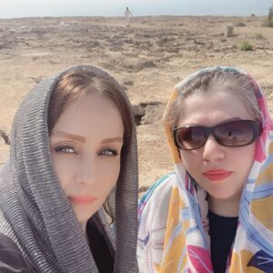 Hadis Fouladvand Instagram - دمی با دوست
به سر بردن
دو صد دنیا بها دارد ...🌹 خوشا آن کس
که در دنیا
رفیق با وفا دارد ...مهربون جان تولدت مبارك 🎂🎂❤️