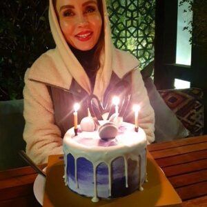 Hadis Fouladvand Instagram - اینجا دوستان خیلی خوب و زیادی دارم که منو خوشحال میکنن ، با پیامهاشون، با محبت و لطفشون به من ...
 قدردان محبتتون هستم ،اما منو ببخشید که نمیتونم جواب پیام و محبت تک تکتون بدم..
اما سعی میکنم  که همه پیامهاتون و بخونم و تا حدی که میتونم پاسخ بدم...❤

#حدیث_فولادوند #تولد #دوست #دوستی #دوستان_مجازی #شادی #خوشحالی #بازیگران #بازیگران_زن #پیام #دایرکت #کامنت #اکسپلور