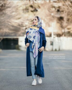 Hadis Fouladvand Instagram - گفتی دوستت دارم
و من به خیابان رفتم!
فضای اتاق
برای پرواز کافی نبود.. @anisa.mezon 
@asadollahi_studio
