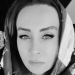 Hadis Fouladvand Instagram – ‏در من یک تیمارستان وجود دارد
یک تیمارستان با هفتاد تختخواب
هفتاد تختخواب با هفتاد دیوانه
و سخت ترین کار دنیا را من میکنم
زمانی که از من‌میپرسند خوبی؟
و من باید یک تیمارستان هفتاد تختخوابی را آرام کنم و با متانت صادقانه ای بگویم
” بله امروز خیلی خوبم”

@pouyanohadi
#حدیث_فولادوند 
#hadisfouladvand