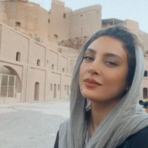 Hadiseh Tehrani Instagram - دورها آوايي است، 
كه مرا مي خواند…🌬️
.
#سهراب_سپهری #هنر #حدیثه_تهرانی #actress #trip