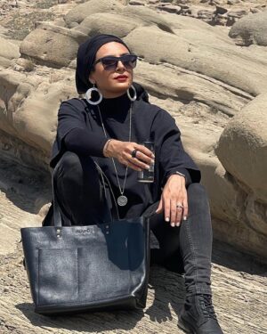 Hadiseh Tehrani Instagram - .
@k.h.leather 
.
.
تاریخ انجام پروژه ۱۵/۵/۱۴۰۱
Outdoor photo shooting 
for new brand 
Luxury handcraft leather design by : @kianmoghadamofficial 
📸 : @raminrastad 
.
برند چرم دست دوز کیان مقدم 
.
#چرم #مدل #چرم_طبیعی #مدلینگ #برند 
#leather #model #brand #handcrafted #leathercraft #hype