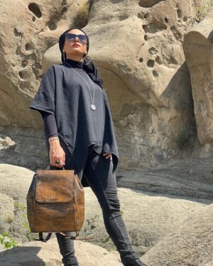 Hadiseh Tehrani Instagram - .
@k.h.leather 
.
.
تاریخ انجام پروژه ۱۵/۵/۱۴۰۱
Outdoor photo shooting 
for new brand 
Luxury handcraft leather design by : @kianmoghadamofficial 
📸 : @raminrastad 
.
برند چرم دست دوز کیان مقدم 
.
#چرم #مدل #چرم_طبیعی #مدلینگ #برند 
#leather #model #brand #handcrafted #leathercraft #hype