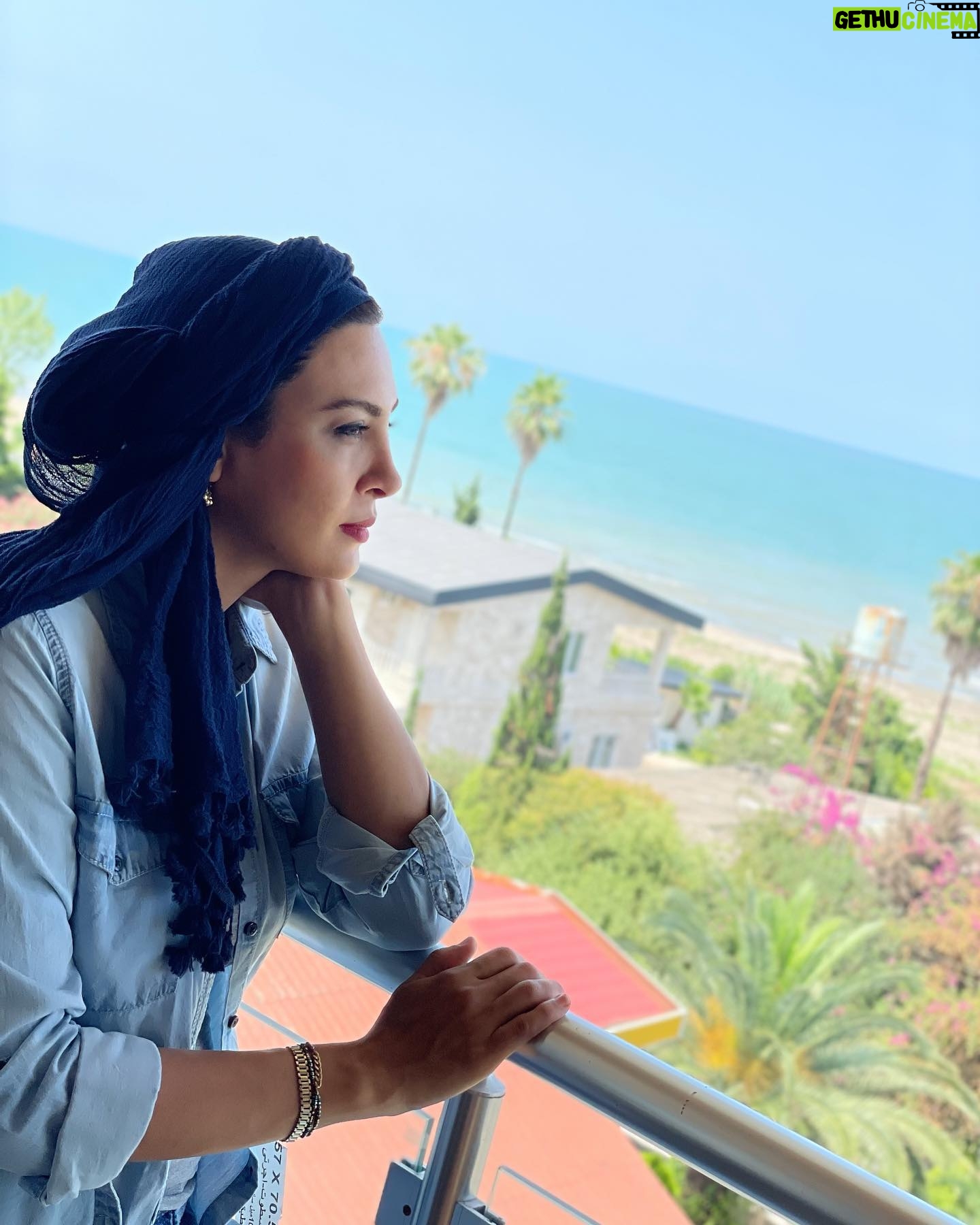 Hadiseh Tehrani Instagram - . 🌊🩵🫐 . #دریا #حدیثه_تهرانی #hadisehtehraniofficial . Photo: @miladfarhoodi 💙