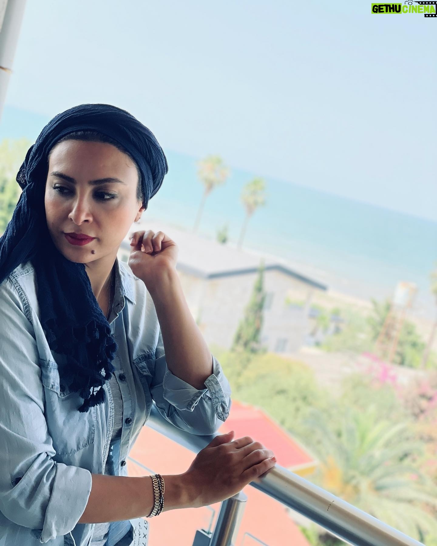 Hadiseh Tehrani Instagram - . 🌊🩵🫐 . #دریا #حدیثه_تهرانی #hadisehtehraniofficial . Photo: @miladfarhoodi 💙