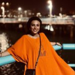 Hadiseh Tehrani Instagram - 🧡night . 🪂🤿🌙🍊 . #travelphotography #night #love #see #friends . 📷: @miladfarhoodi 🥱