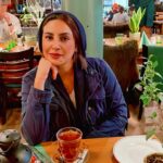 Hadiseh Tehrani Instagram - . و رسالت من این خواهد بود تا دو استکان چای داغ را از میان دویست جنگ خونین به سلامت بگذرانم تا در شبی بارانی آن ها را با خدای خویش چشم در چشم هم نوش کنیم . #حسین_پناهی #حدیثه_تهرانی #چای #پاییز