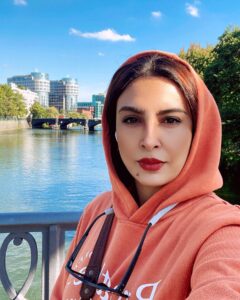 Hadiseh Tehrani Instagram - . هر کجا هستم باشم آسمان مال من است … . ‏#berlin #walking #evening #sky #حدیثه_تهرانی
