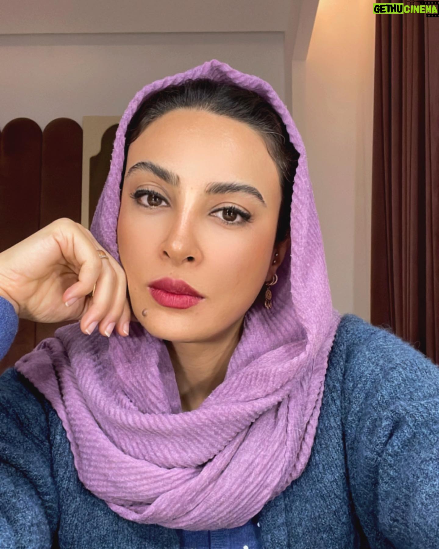 Hadiseh Tehrani Instagram - . 💜💜 . #purple #dream #life #style