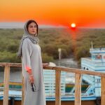 Hadiseh Tehrani Instagram - . در خود بطلب هر آنچه خواهی که تویی 🦋 . . #ماه_نو #دریا #سفر #travel #memories #moon#sunset #sun . ممنون از افسون عزیزم بخاطر لباس قشنگم @mah_soonmezon ☀️👌
