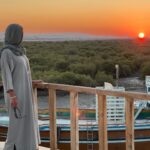Hadiseh Tehrani Instagram - . در خود بطلب هر آنچه خواهی که تویی 🦋 . . #ماه_نو #دریا #سفر #travel #memories #moon#sunset #sun . ممنون از افسون عزیزم بخاطر لباس قشنگم @mah_soonmezon ☀️👌