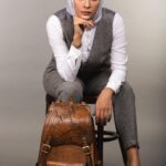 Hadiseh Tehrani Instagram - . @k.h.leather @k.h.leather @k.h.leather . تاریخ انجام پروژه ۱۹/۶/۱۴۰۱ . studio photo shooting for luxury leather brand kian moghadam(Leather Good) @kianmoghadamofficial @k.h.leather photo: @mrp.photostudio makeup: @zaritaghvaei_makeupartist Stylist: @nioushaasghari Model:@hadisehtehraniofficial @nioushaasghari . برند چرم دست دوز کیان .#چرم #چرم_دست_دوز #مد #مدلینگ #هنر #برند #فشن #فشن_استایل