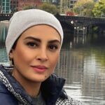 Hadiseh Tehrani Instagram - . این برگ‌هاي‌ زرد به خاطر پاییز نیست که از شاخه می‌افتند قرار است تو از این کوچه بگذری و ان‌ها پیشی می گیرند از یک دیگر برای فرش کردن مسیرت یغما گلرویی🍂 #پاییز #fall #autumn #berlin #river