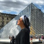 Hadiseh Tehrani Instagram - . تو را زنانه می خواهم زیرا تمدن زنانه است شعر زنانه است ساقه ی گندم شیشه ی عطر حتی پاریس زنانه است و بیروت با تمامی زخمهایش ، زنانه است 🩷💖🩷 #نزار_قباني 🌙 . #travel #memories #goodvibes #paris