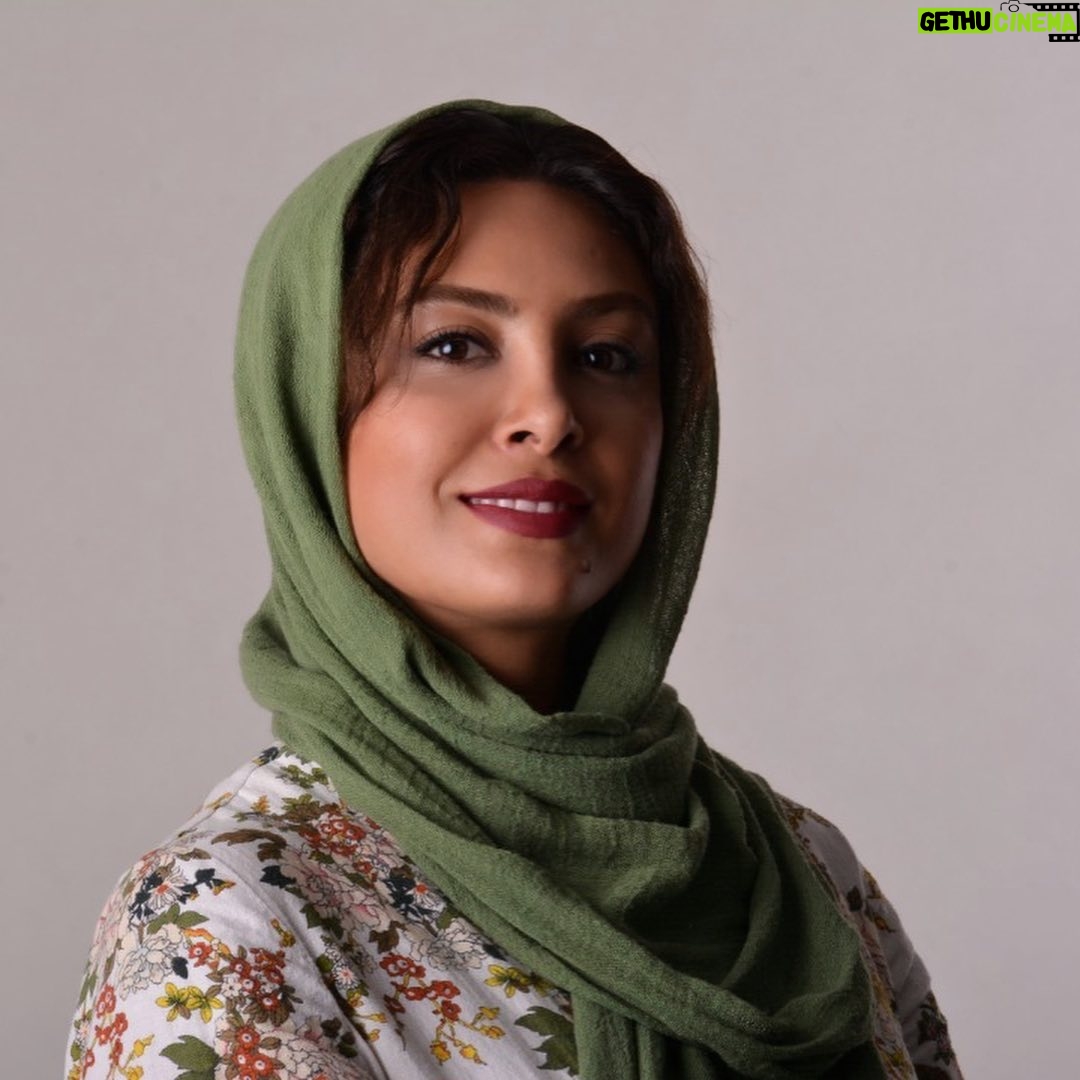 Hadiseh Tehrani - 13.5K Likes - .
چنان چشمانش
به چشمان من شباهت داشت
که ما در آینه یکدیگر را
گم میکردیم
.
#احمدرضا_احمدی
.
#حدیثه_تهرانی #هنر #art #actress