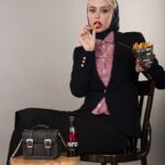 Hadiseh Tehrani Instagram - . @k.h.leather @k.h.leather @k.h.leather . تاریخ انجام پروژه ۱۹/۶/۱۴۰۱ . studio photo shooting for luxury leather brand kian moghadam(Leather Good) @kianmoghadamofficial @k.h.leather photo: @mrp.photostudio makeup: @zaritaghvaei_makeupartist Stylist: @nioushaasghari Model:@hadisehtehraniofficial @nioushaasghari . برند چرم دست دوز کیان .#چرم #چرم_دست_دوز #مد #مدلینگ #هنر #برند #فشن #فشن_استایل