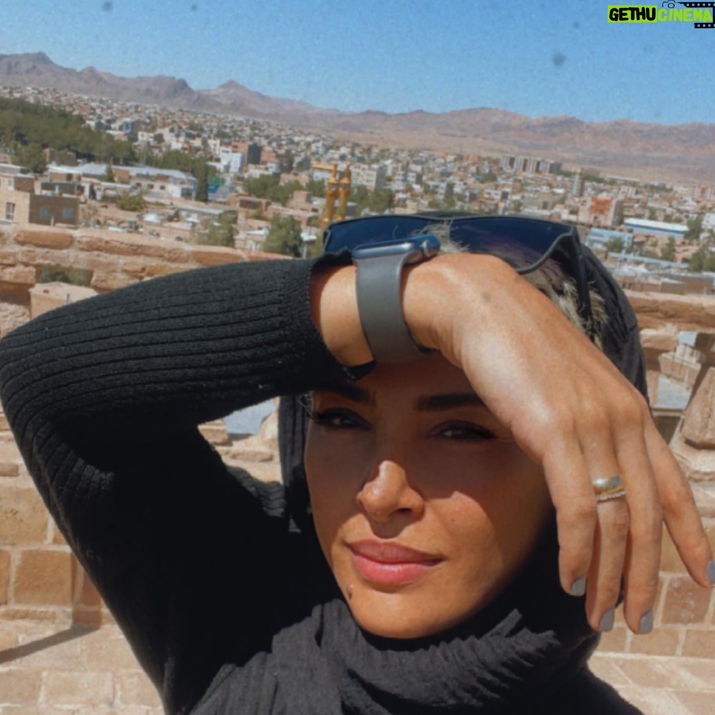 Hadiseh Tehrani - 14.9K Likes - .
اوقات خوش آن بود كه با دوست به سر شد …
Photo by @raminrastad 🍀👌
.
#daily #trip #exhibition #torist #سفر #عكاسي #رفيق #حال_خوب #زندگي #واكسن_كرونا #هنر #بيرجند