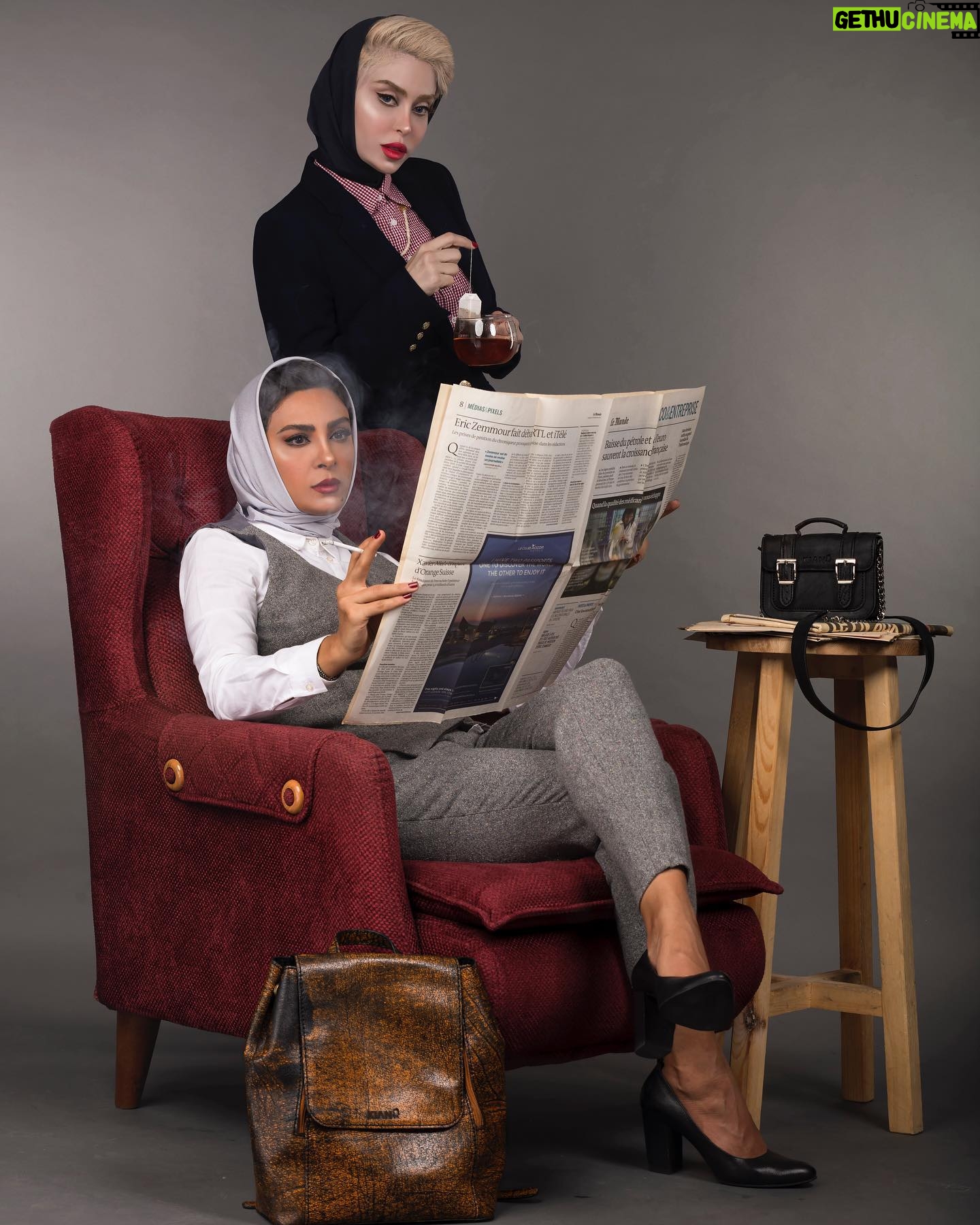 Hadiseh Tehrani Instagram - . @k.h.leather @k.h.leather @k.h.leather . تاریخ انجام پروژه ۱۹/۶/۱۴۰۱ . studio photo shooting for luxury leather brand kian moghadam(Leather Good) @kianmoghadamofficial @k.h.leather photo: @mrp.photostudio makeup: @zaritaghvaei_makeupartist Stylist: @nioushaasghari Model:@hadisehtehraniofficial @nioushaasghari . برند چرم دست دوز کیان .#چرم #چرم_دست_دوز #مد #مدلینگ #هنر #برند #فشن #فشن_استایل