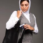 Hadiseh Tehrani Instagram - . @k.h.leather @k.h.leather @k.h.leather . تاریخ انجام پروژه ۱۹/۶/۱۴۰۱ . studio photo shooting for luxury leather brand kian moghadam(Leather Good) @kianmoghadamofficial @k.h.leather photo: @mrp.photostudio makeup: @zaritaghvaei_makeupartist Stylist: @nioushaasghari Model:@hadisehtehraniofficial @nioushaasghari . برند چرم دست دوز کیان .#چرم #چرم_دست_دوز #مد #مدلینگ #هنر #برند #فشن #فشن_استایل