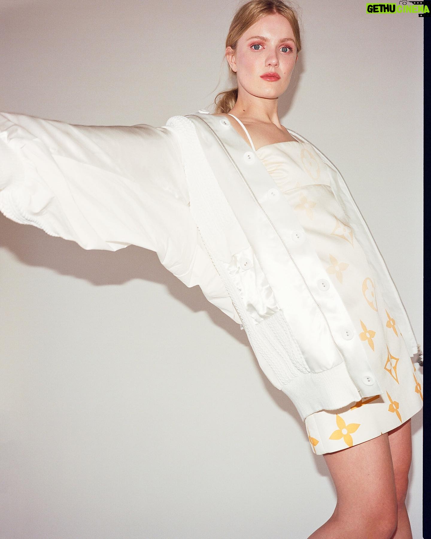 Hadley Robinson - 17.7K Likes - Stunned, stupefied, anesthetized, lobotomized! Bewitched, bothered and bewildered! @FlauntMagazine
Photographer: @GrahamDunn
Stylist: @MrMontyJackson
Hair: @BridgetBragerHair
Makeup: @RachelGoodwinMakeup
Written by: @JvliaSmith