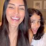 Hagda Prata Instagram - Mirei na Kilye Jenner e acertei no beiçola sem beiço 👄 #lipgloss #humor #momanddaughter #maeefilha