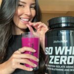 Hagda Prata Instagram - Un smoothie protéiné et très rafraîchissant, pour soulager cette chaleur 🥤 Ajoutez quelques fruits frais ou surgelés, une dose de la meilleure protéine isolée du monde, la Iso Whey Zero de @biotechusa_fr , quelques glaçons, de l’eau ou du lait et régalez vous 😋 La Iso Whey Zero est disponible en 28 différentes saveurs, allez sur le site, qu’est dans ma bio, et choisissez votre saveur préférée.