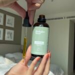 Hagda Prata Instagram – Je vous présente les huiles 100% naturelle, bio et véganes de chez @biologist_mood 🌱

L’Accelerator Oil est un mélange de 7 huiles végétales stimulantes, qui va stimuler la pousse et contrôler la chute excessive. 

Le Curae Oil est un mélange de 7 huiles  nourrissantes qui va redonner les lipides nécessaires aux cheveux, ça va réparer les pointes, c’est excellent pour les cheveux abimés.

@biologist_mood est une marque française, fabriquée en France et les produits sont vendus en pharmacies, ainsi que sur leur site. Utilisez le code SUN15 pour une super réduction ✨