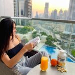 Hagda Prata Instagram – Tu savais qu’il faudrait 28 oranges pour avoir 1000mg de Vitamine C? 🤯 Sauf que personne ne mange 28 oranges par jour, mais on peut quand même avoir les 1000mg par jour grâce à la Vitamin C 1000 de @biotechusa_fr 

Il suffit d’une capsule par jour pour garantir un bon fonctionnement du système immunitaire, c’est très utile pour le froid qu’approche et, avec lui, les rhumes et les maux de gorge 🤧 Vaut mieux prévenir.

C’est très efficace aussi pour stimuler la production du collagène naturel, pour avoir une peau de bébé. C’est un allié pour la santé des dents, des gencives, ainsi que le contrôle du stress.

Pour garantir le votre, appuyez sur le lien dans ma bio insta ⬆️

#teambiotechusa #biotechusa #vitaminc
