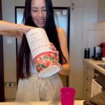 Hagda Prata Instagram - Soyez plus malins que vos envies de craquer. Je prends mon Diet Shake de @biotechusa_fr à chaque fois que je sais que j’aurais un envie de sucré. Il est riche en fibres, en nutriments, très faible en calories et il satisfait tout envie de sucré. Faites moi confiance, c’est super bon en plus 😋 Le lien du site est dans ma bio ⬆️