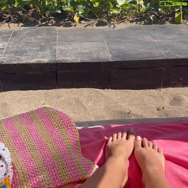 Hagda Prata Instagram - Nossa temporada em Canggu (se pronuncia “Tchangu”) tá acabando, depois vamos para uma outra ilha que fica a mais ou menos 1h daqui. Canggu é cidade de praia, bem diferente de Ubud, que tem muita floresta e não tem praia. Aqui nós até fizemos aula de surf 🏄♀️ , e acho que vamos fazer de novo pq a gente amou. Nossas férias em Bali ainda estão só no começo, nos programamos pra ficarmos 1 mês aqui e ainda não tá nem na metade 🥰