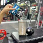 Hagda Prata Instagram - La whey la plus délicieuse du monde, tout de suite après ma séance de sport, pour me garantir un maximum de gains musculaires. La Iso Whey Zero de @biotechusa_fr est sans gluten, sans lactose, sans sucre et très riche en protéine. Le lien du site est dans ma bio ⬆️