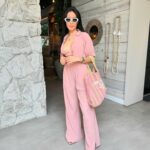 Hagda Prata Instagram - Queria desejar um excelente ano de 2024 a todas as pessoas que eu amo, a todas as pessoas que me amam e as que me acompanham aqui sem nem mesmo me conhecer. Que seja um ano repleto de coisas boas, de mudanças, de evolução, tanto pessoais, como profissionais. ❤️ Queria tranquilizar as pessoas que se preocupam com o meu sumiço das redes sociais. Eu juro do fundo do coração que está tudo bem, na verdade, nunca estive tão bem ☺️ Estou em paz com a minha vida, minha família, muito feliz no meu relacionamento. De vez em quando eu sinto falta de postar uma coisa aqui e outra ali, mas logo passa haha aí eu posto algumas coisinhas nos melhores amigos, onde eu coloquei minha família, meus amigos e outras pessoas que eu conheço e sei que não desejam o meu mal. É isso. Um excelente ano novo a todos vocês 🎆🙏🏼❤️