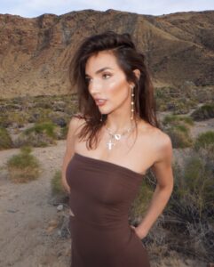 Hailee Keanna Lautenbach Instagram - My camera has a setting that focuses on the prettiest thing in the frame and it chose the mountains :((( but on the inception side of things The MomCam captured a photo being taken and the next swipe is the pic. Felt like I was playing a kids computer matching game going through the pics which kept me occupied in the Home Depot check out line