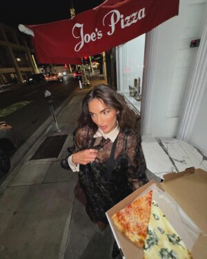 Hailee Keanna Lautenbach Instagram - I fkn stupidly asked for ranch at Joes pizza and they sent Spider-Man out to reprimand me and I’m talking the real person actor Spider-Man, Tobey Maguire came out of the back and started wall flip jumping over and over and I’m not sure if he was malfunctioning from being forced to come out of joes pizza all the time for the ranch orderers but in any case that’s where and what I’m looking at in all of these pictures. Oh yea and he was wearing a flat cap that said “no pics please” on the top 🍕 I’m going to New York next week and I heard this happens at Joes there too but it’s Adrien Brody and he wears an ailing prop Carnictis from King Kong (2005) on his back