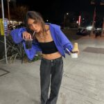 Hailee Keanna Lautenbach Instagram - RUNAWAY ICE CREAM!!! Why I decided to mini vlog dinner is beyond me but this mem gives me joy, my mom and sis add yearssss onto my life with all the laughter. Breakdown abbey hadn’t slept in a night, idk what was wrong w me but I was being an airhead, and mother was all too excited about an ice cream machine?? Also heavy handed is becoming a haunt for abbey and I 🍔💞🍟 Heavy handed, Ventura Blvd, pop flex, black baggy jeans, extra wide hip jeans, low rise baggy, cropped hoodie, crop zip up, half up hair, messy hair, LA foodies, LA burger, best burger,
