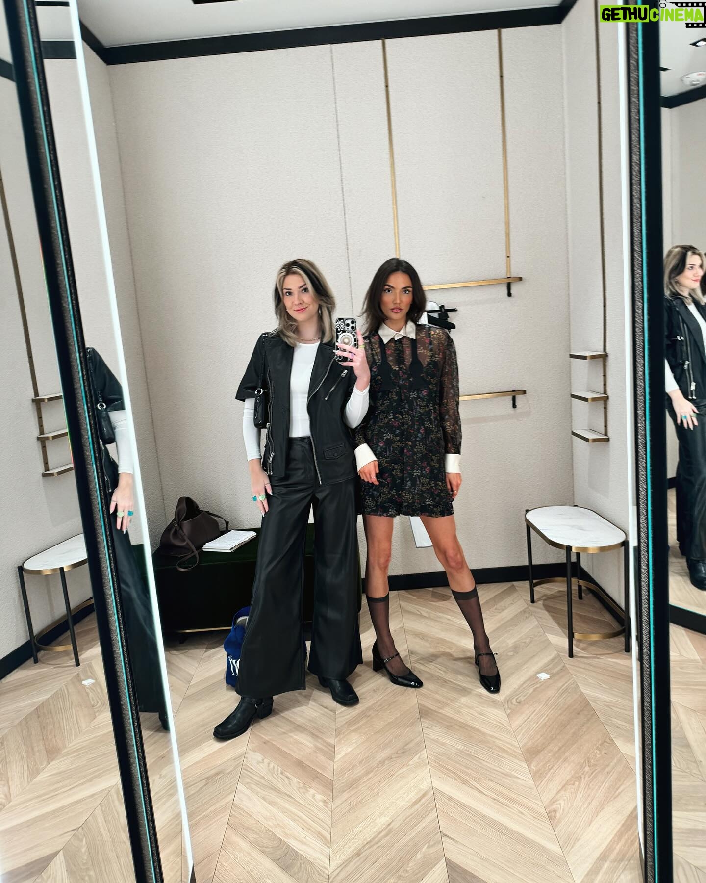 Hailee Keanna Lautenbach Instagram - Take that, SCHOOL SPEECHES! Baby CAN speak!! Never thought in a million years I’d utter this, I always thought it sounded disingenuous but I GET IT NOW - what an HONOR it was to see in my inbox an email from @worldwomanfund x @maxmara inviting me to be a speaker!! Enough about me, coolest most rewarding part was talking and answering questions after with attendees, and seriously one of my biggest pieces of advice to the younger generation is START INVESTING ITS NEVER TOO EARLY. Get a Roth IRA and do the max contribution every year hehehe and also, there’s power in the pause. Take that how you will. And my fellow pretty panel people thanks for being so fricken COOL, positive and welcoming you doctors and writers and real estate agent and photographers you! Xoxo always be nothing but yourself, it’s gotten me this far! - - - Stockings, socks and heels, patent leather heels, patent leather mules, collared shirt, max Mara resort, rodeo drive, knee high stockings, see through socks,