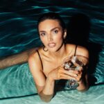 Hailee Keanna Lautenbach Instagram - Dahhhhhling fetch me anotha water & olive juice and give me a smooch while my daft husband is away ~~~ @cheadsmagazine @futuregarrett
