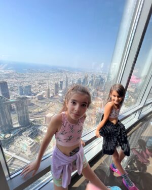 Hale Caneroğlu Instagram - Bir “Aile Tatil Post”’u için hiçbir zaman geç değil #dubai #aileherşeydir