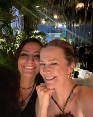 Hale Caneroğlu Instagram - Bir “Aile Tatil Post”’u için hiçbir zaman geç değil #dubai #aileherşeydir