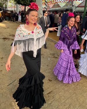 Hale Caneroğlu Instagram - 2024 Sevilla Festivali #dump #tbt #feriasevilla24 #halecaneroğlu #flamenko

Photos by cnm aşkım@ozgurfidanoglu
En sondaki fotoğraftaki yakışıklı ise bizim ailenin eeeen yakışıklısıııı! Ay galiba kendisini çok seviyore @armanfidan