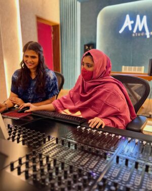 Halitha Shameem Instagram - So happy to be working with this exceptional talent, Khatija Rahman for #Minmini. The euphonious singer is a brilliant music composer too. Some great music underway! ❤️ 
@khatija.rahman @_estheranil @gaurav_kaalai_ @pravin10kishore