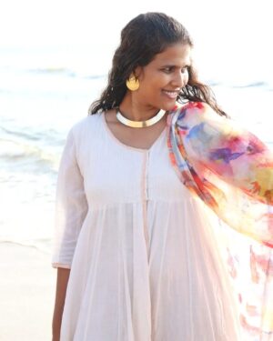 Halitha Shameem Instagram - @halithashameem ⭐🌻

#myfavoritehuman #portraits #smile #photoshoot #celebrityclicks #halithashameem #halitha #women  #director #kollywood #minmini #sillukarupatti #loners #photos #photography #paviphotography