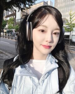 Actress Han Chae-kyung HD Instagram Photos and Wallpapers June 2024