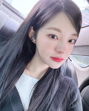 Han Chae-kyung Instagram - 😖😛🙂🐱🐈‍⬛🌿