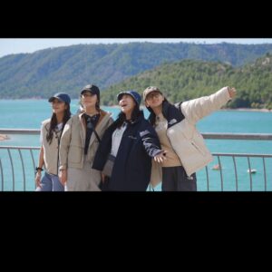Han Ga-in Instagram - 여행은 사람을 성숙하게 해준다는데 저는 성숙해졌는지 모르겠습니다^^
든든한 원장님 미란언니♡. 애교쟁이 이뿌니 뽀♡ .나의 영혼의 닮은꼴 혜영이♡.덕분에 많이 웃고  맛있는거 (너무)많이 먹고  즐거웠으며 때때로 경이로웠습니다 "아~ 그때우리 프랑스에서..." 오래도록 이야기할 추억 만들어준 제작진,작가님들  마지막날까지  너무 고생 많았던 우리 진주피디 멤버들 너무 감사하고 ♡같이갔던 스텝분들 모두 보고계시져? 감사했어요😍😍 
애정어린 시선으로 재밌게 봐주신 여러분께도 감사 말씀전합니다