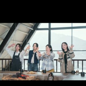 Han Ga-in Instagram - 여행은 사람을 성숙하게 해준다는데 저는 성숙해졌는지 모르겠습니다^^
든든한 원장님 미란언니♡. 애교쟁이 이뿌니 뽀♡ .나의 영혼의 닮은꼴 혜영이♡.덕분에 많이 웃고  맛있는거 (너무)많이 먹고  즐거웠으며 때때로 경이로웠습니다 "아~ 그때우리 프랑스에서..." 오래도록 이야기할 추억 만들어준 제작진,작가님들  마지막날까지  너무 고생 많았던 우리 진주피디 멤버들 너무 감사하고 ♡같이갔던 스텝분들 모두 보고계시져? 감사했어요😍😍 
애정어린 시선으로 재밌게 봐주신 여러분께도 감사 말씀전합니다