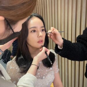 Han Ga-in Instagram - 흔한대기실풍경과 단정치 못한 발가락ㅋㅋㅋㅋㅋ