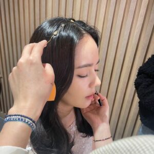 Han Ga-in Instagram - 흔한대기실풍경과 단정치 못한 발가락ㅋㅋㅋㅋㅋ