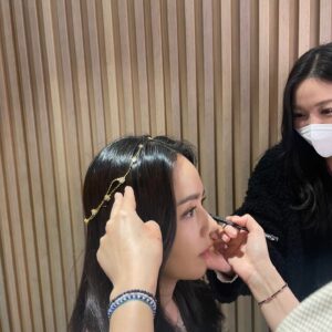 Han Ga-in Instagram - 흔한대기실풍경과 단정치 못한 발가락ㅋㅋㅋㅋㅋ